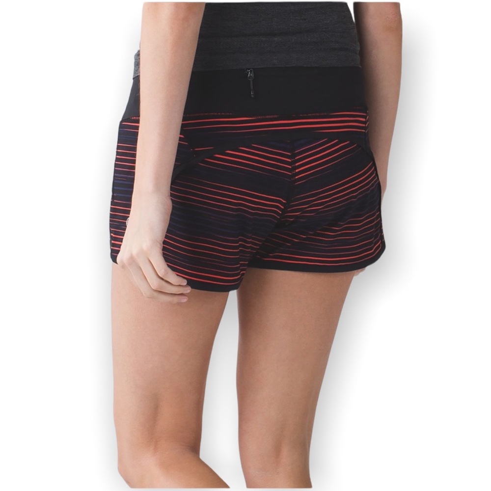 Lululemon Run Times Short 4" in Twisted Dune Alarming Black Size 6